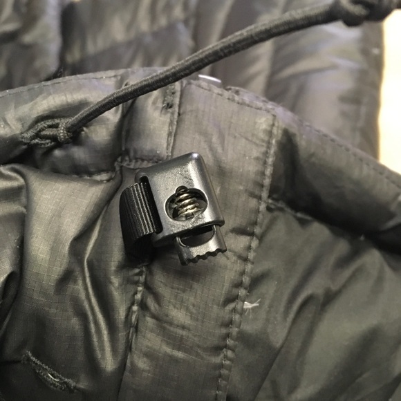 SOLD. Boys Patagonia puffer coat. (12) - Picture 5 of 6